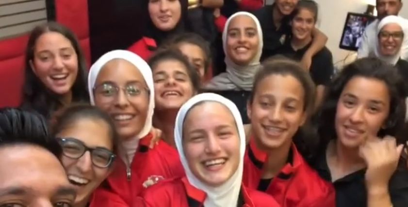 حسن الرداد وبعض لاعبات المنتخب