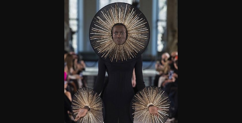 عرض أزياء Schiaparelli في باريس