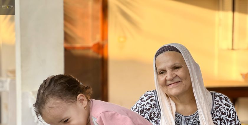 الجدة ليلى وحفيدتها كايلا