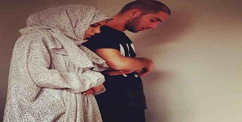  صلاة الرجل بامرأته جماعة 