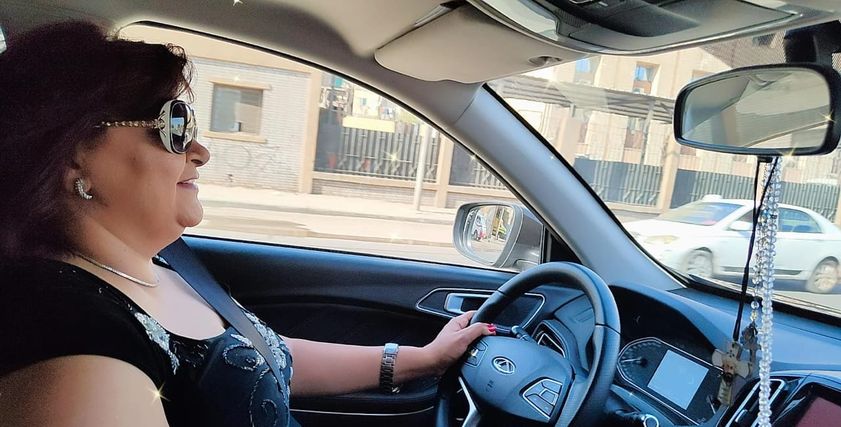 نيفرت نبيه سائقة سيارة