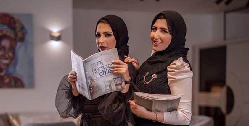 منة وخلود اختين اقتنوا فن الديكور