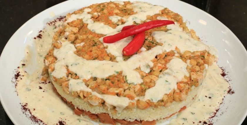فتة دجاج بالصلصة البيضاء