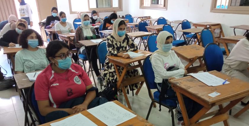 طلاب ثانوية عامة خلال الامتحانات 