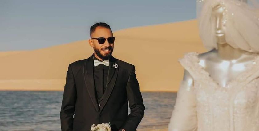 حقيقة استبدال شاب عروسته بـ"مانيكان" بسبب النقاب.. سنجل بيهزر في الفلانتين