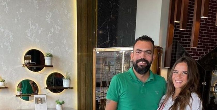 بعد الاحتفال بزفافهما.. لقطات جمعت خالد عليش وزوجته