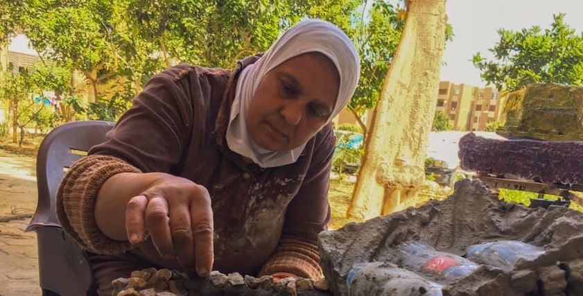 رحلة أم بلال في الأعمال الشاقة لتوفير نفقات اولادها
