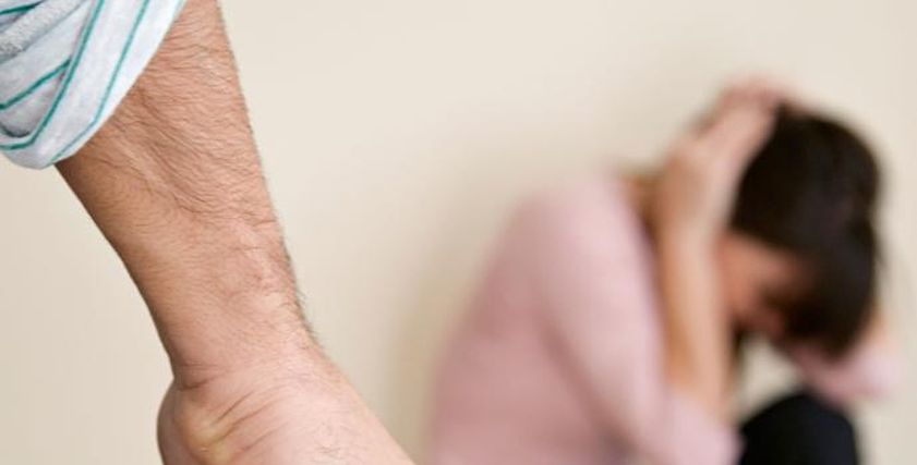 محاكمة رجل اعتدى على امرأة داخل مسجد مسببًا لها عاهة مستديمة
