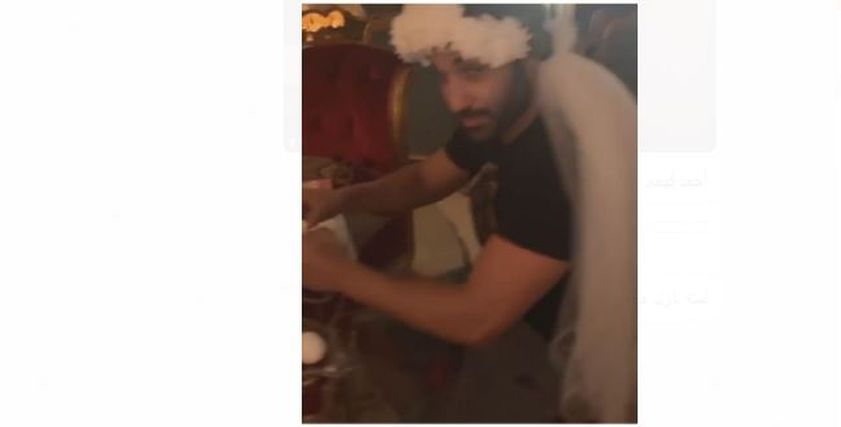 أحمد فهمي يرتدي طرحة الزفاف بدلًا من هنا الزاهد