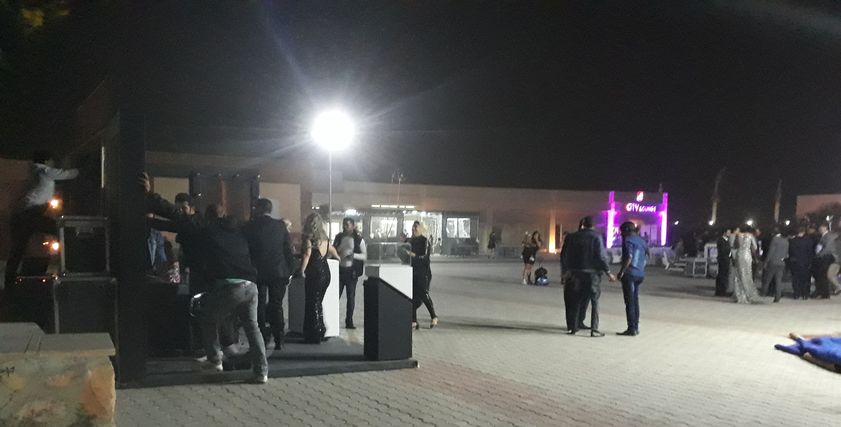 عاصفه ترابيه تتسبب في إنهاء المهرجان 