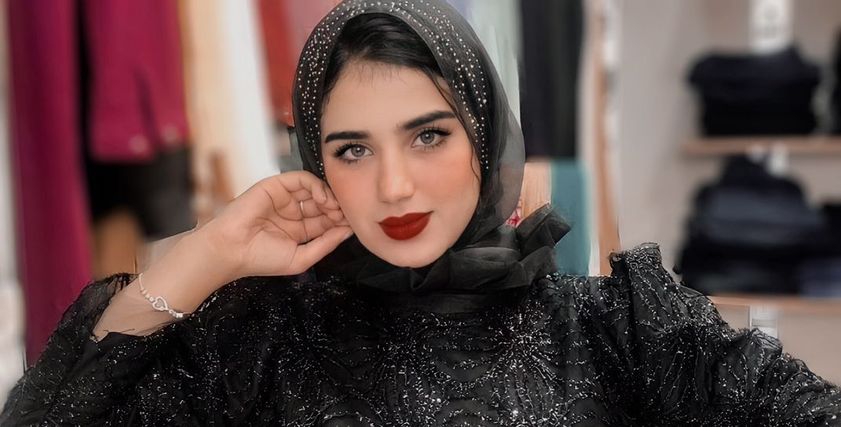 «نورهان» ترتدي فستانا من تصميمها