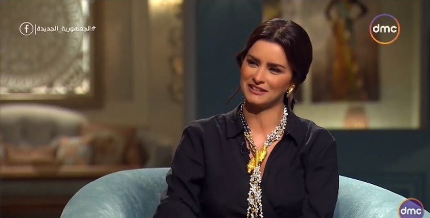 الفنانة نور