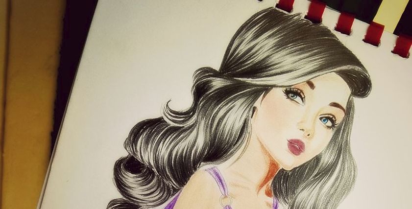 منة الله.. تهوى رسم شخصيات بنات من خيالها وتخطط لرسم شخصيتها بتفاصيل يومها