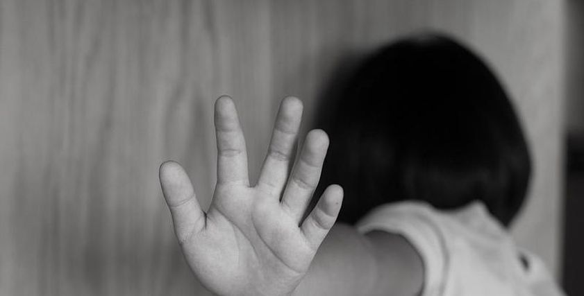 أمهات تعرض أطفالها لخطر الإباحية