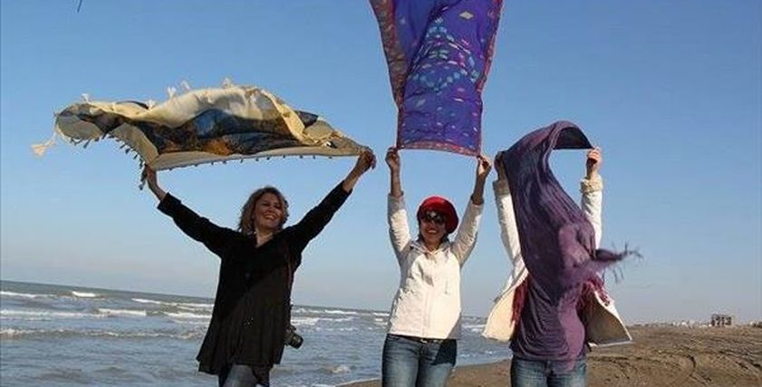 فتيات يخلعن الحجاب في المصايف والأفراح والسوشيال ميديا