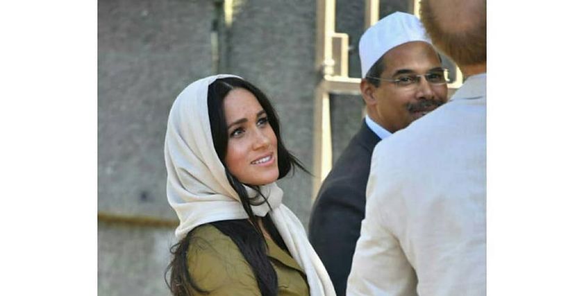 ميجان ميركل بالحجاب في مسجد بجنوب أفريقيا