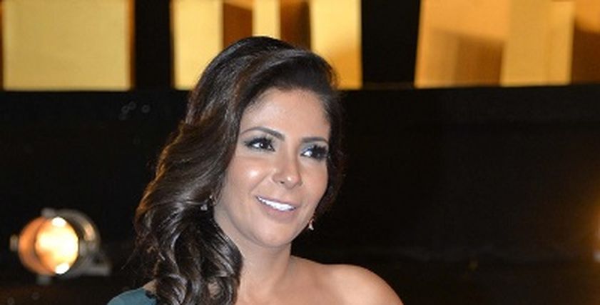 الفنانة منى زكي