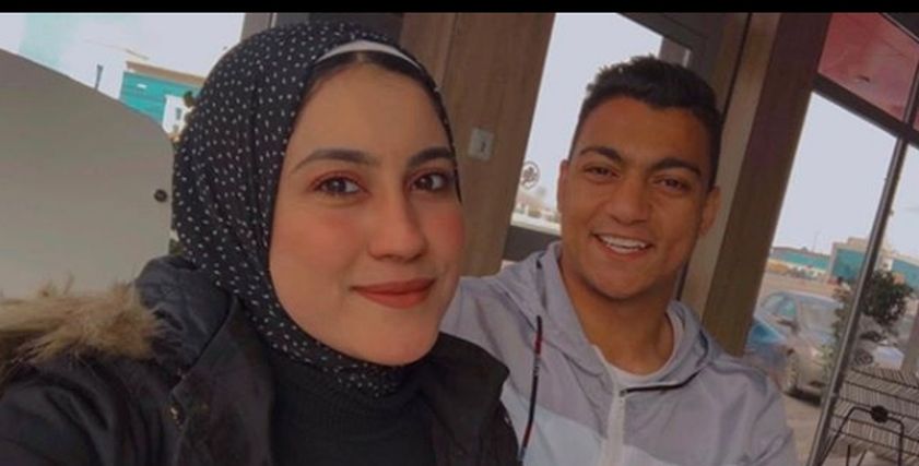 مصطفى محمد وزوجته