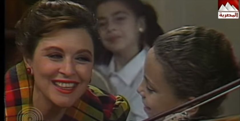 من أغنية البنات لسعاد حسني