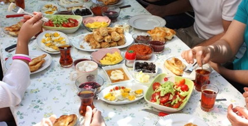 خناقة أول يوم رمضان بين الأزواج والزوجات