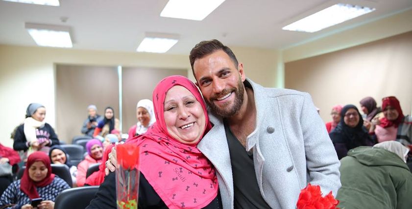 الفنان نيكولا معوض يحتفل بعيد الحب مع محاربات بهية اليوم