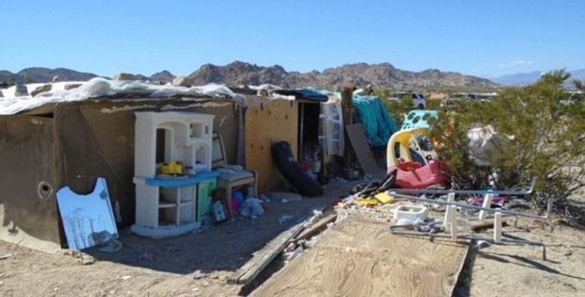 زوجان احتجزا أطفالهما داخل صندوق خشبي لمدة 4 سنوات