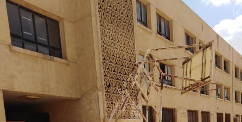 معاناة طلاب مدرسة الشيخ زايد الرسمية مع سوء الخدمات والإهمال