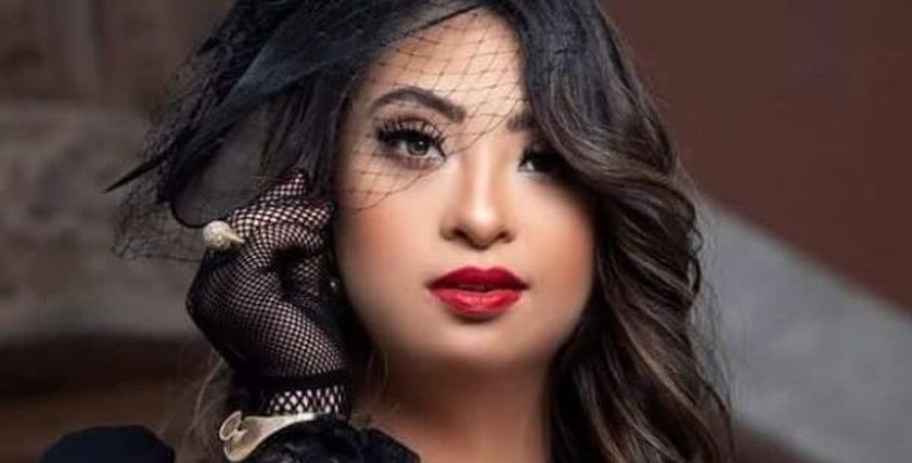 المذيعة رحمة خالد