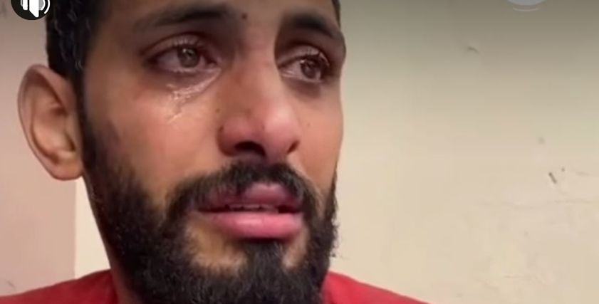 أب يودع طفلته