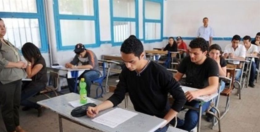 طلاب ثانوية عامة أثناء الامتحانات - أرشيفية