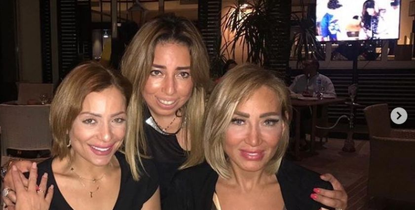 صور| ريهام سعيد وريم البارودي بإطلالة شقراء