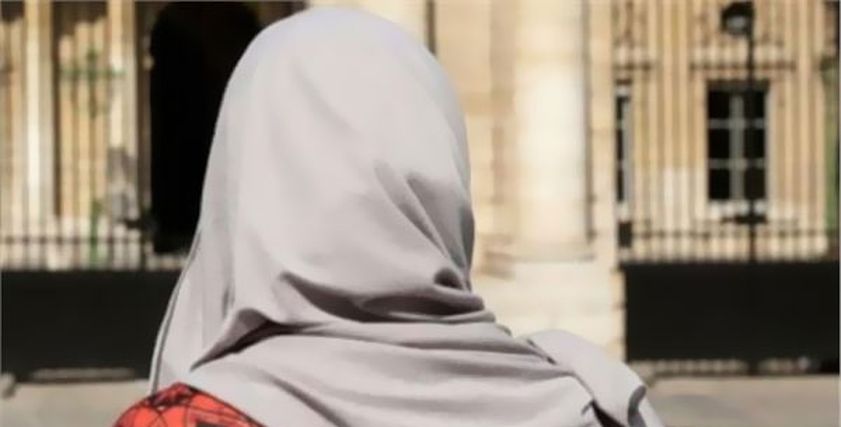 إجبار طالبة على الحجاب
