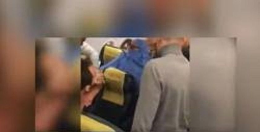 امرأة تهدد الركاب بتفجير الطائرة