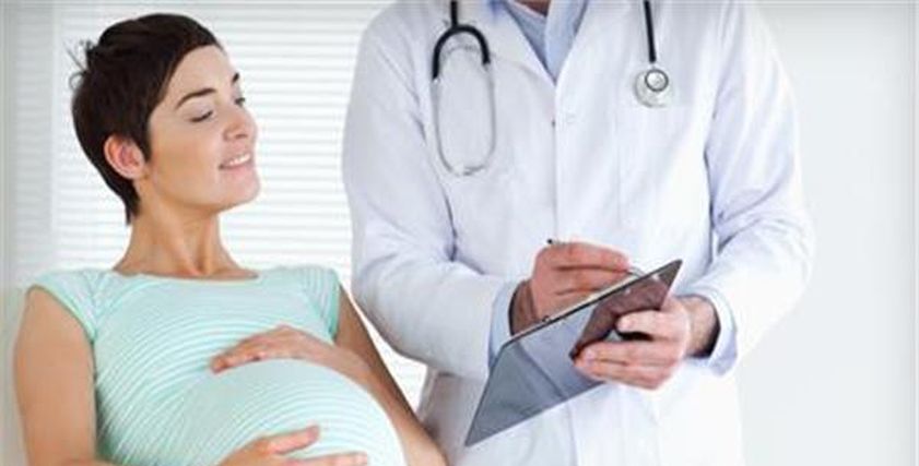 الإفتاء توضح حكم كشف عورة المرأة أمام طبيب النساء