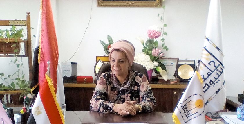 الدكتورة مها غانم نائب رئييس جامعة أسيوط