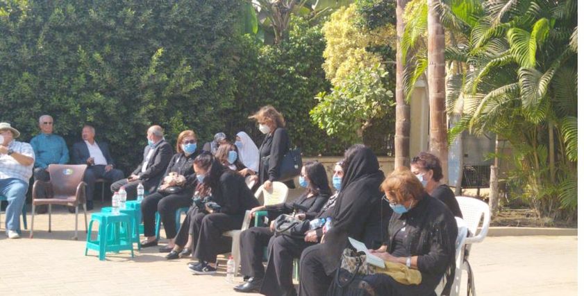 وصول جثمان فرخندة حسن إلى المسجد قبل صلاة الجنازة