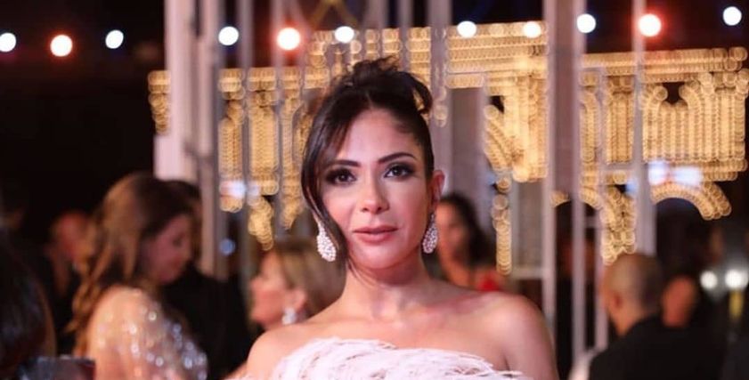الفنانة منى ذكي في حفل افتتاح مهرجان الجونة السينمائي