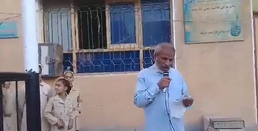 بالفيديو| معلم يغني