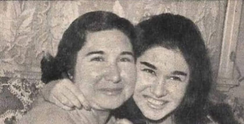 الفنانة كريمان ووالدتها