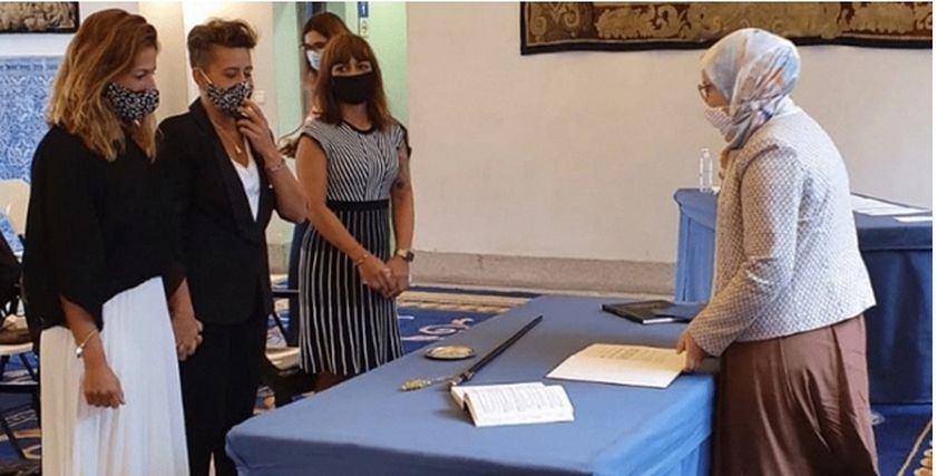 مسلمة أشرفت على زواج مثليتين