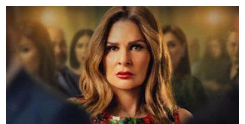 الفنانة يسرا