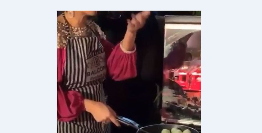بسمة وهبة تطهي بيض مدحرج