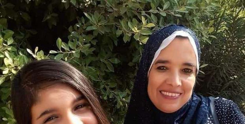الطفلة سجود مع والدتها