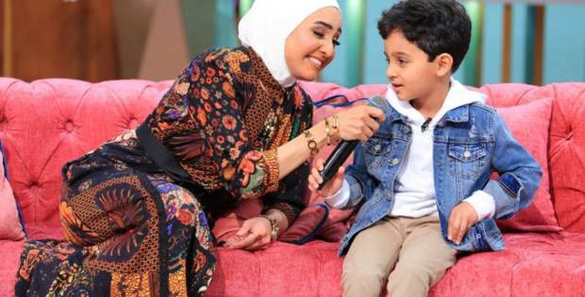 هلا رشدي وابنها