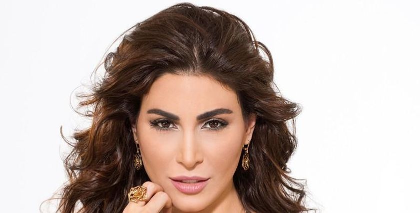 الفنانة اللبنانية يارا