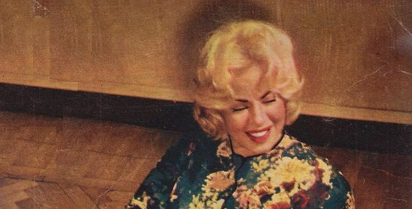 50 صورة لأيقونة الجمال هند رستم.. هكذا كانت ملكة الإغراء