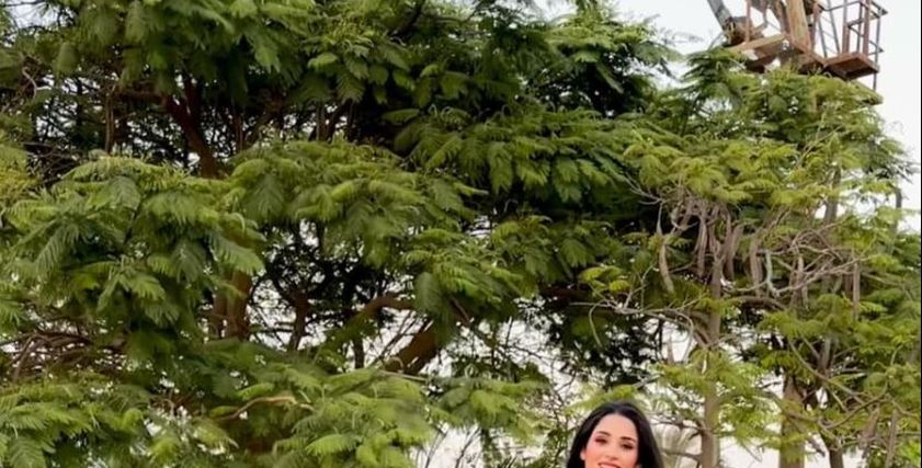 لاعب بتروجيت يهدى زوجته سيارة