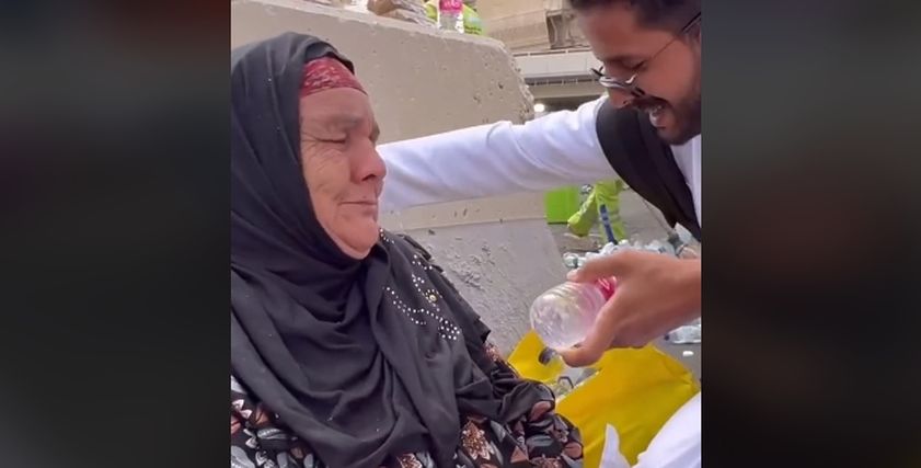 مصرية قابلت شاب يشبه ابنها المتوفي في الحج