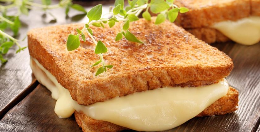 ساندوتشات الجبنة السايحة