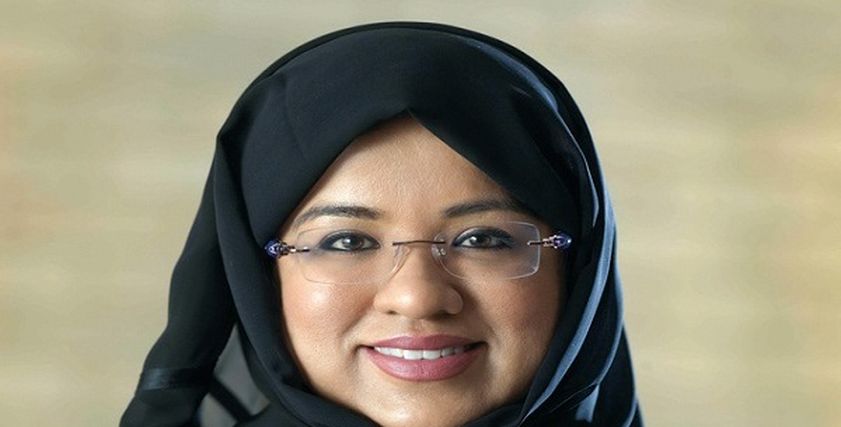 احتفالا بعيدها..